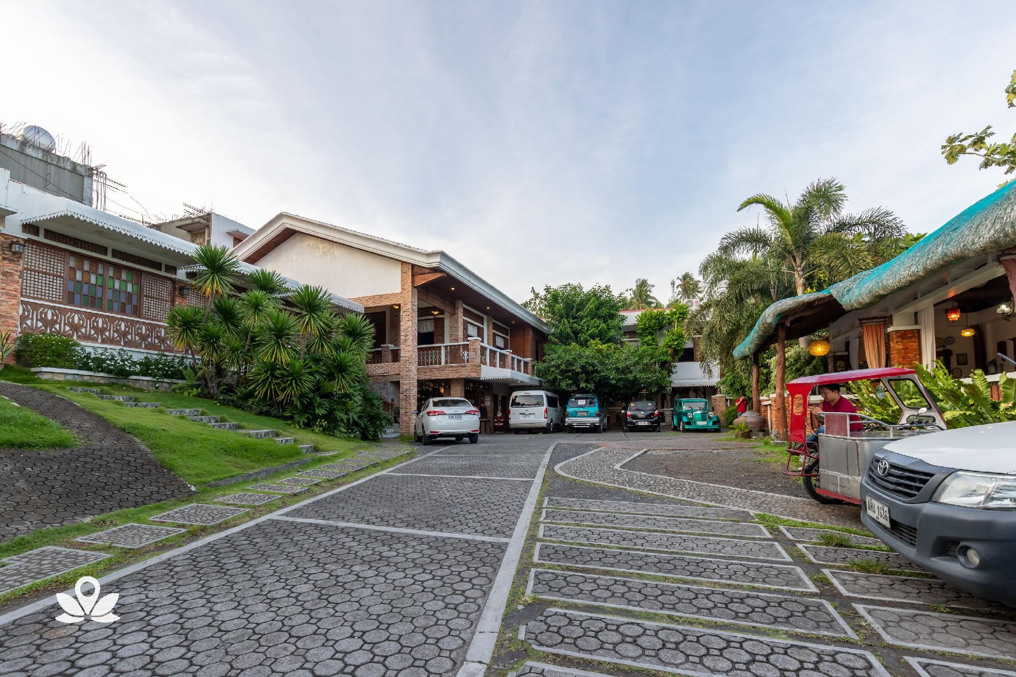 This is the image of the ZEN Rooms Casa Lorenzo Legazpi #4