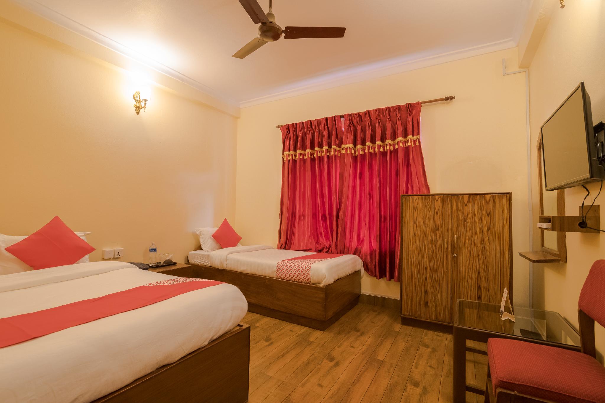 This is the image of the OYO 762 Hotel Middle Lake Pokhara #1