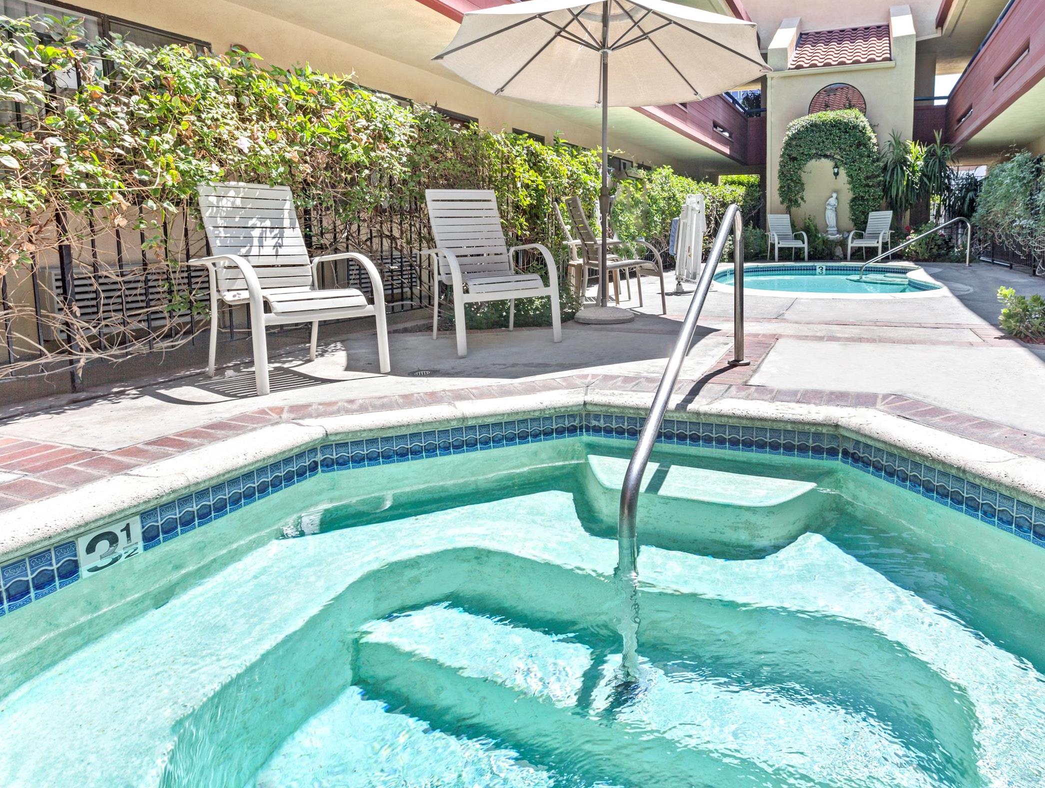 This is the image of the Vantage Point Inn - Woodland Hills #4