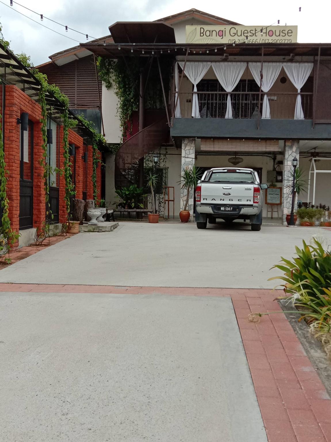This is the image of the SPOT ON 90064 BGH Hostel Lama #4