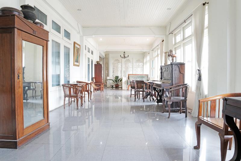 This is the image of the Oyo 1407 Hotel Amali Syariah #1