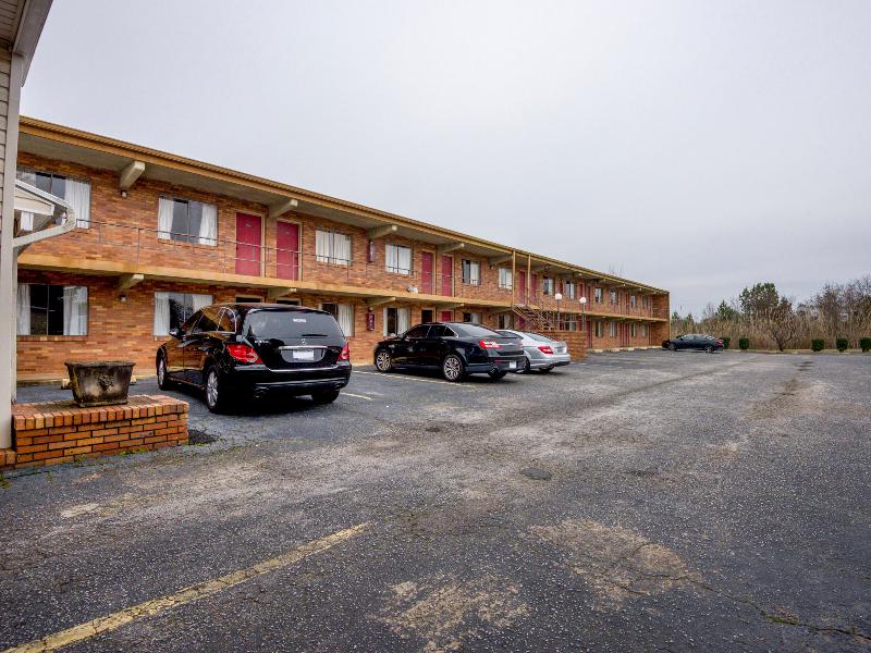 This is the image of the Hotel Mauldin Sc South Main Street #2