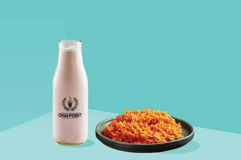 Strawberry Banana Shake + Sriracha Maggi