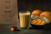 Kesar Elaichi Chai Uniflask + Misal Pav