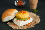 Ginger Chai Uniflask + Vada Pav