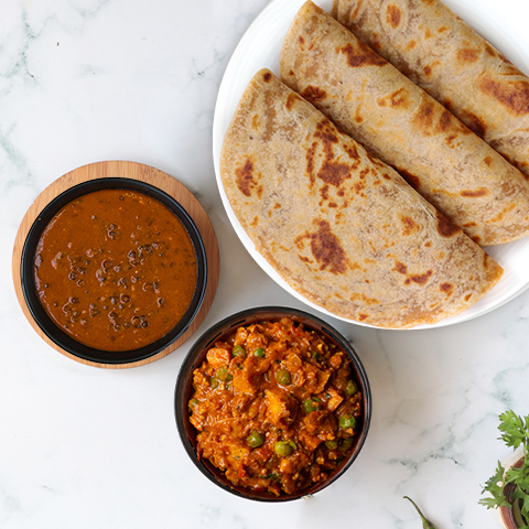 Keema chicken, dal makhani, paratha thali