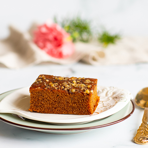 Banana walnut cake