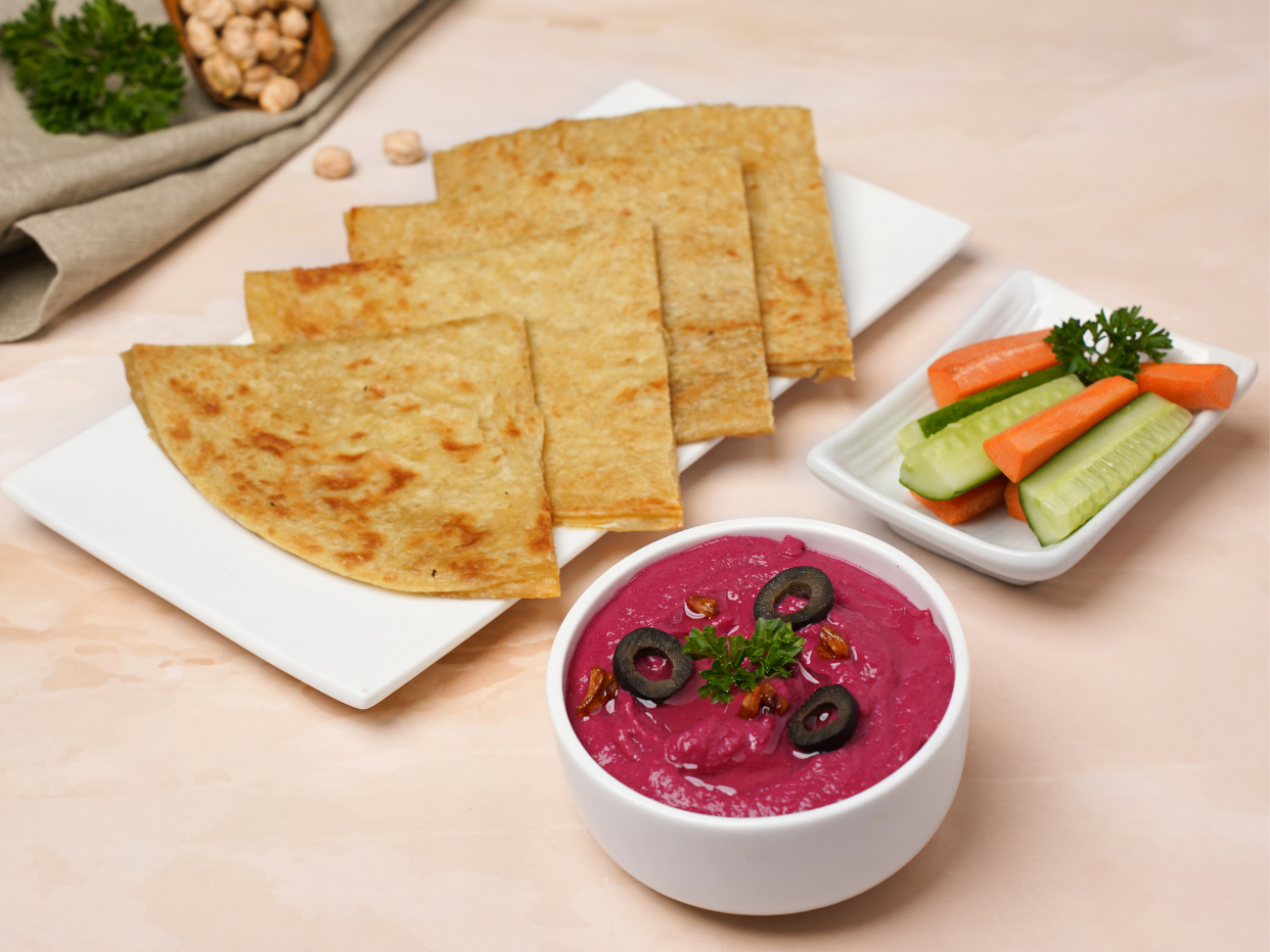Beetroot hummus with pita bread