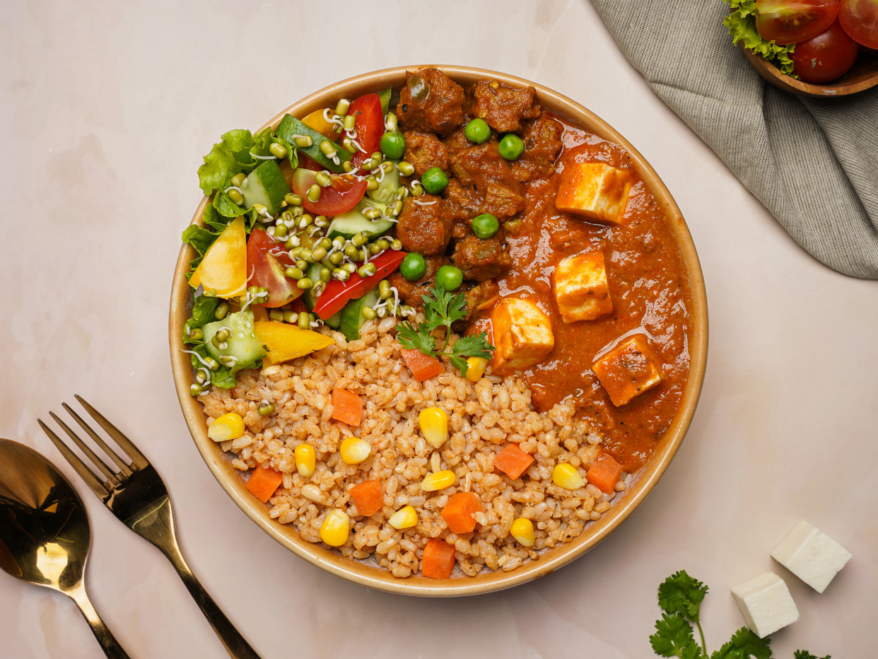 Butter paneer and red rice meal (protein - 30g)