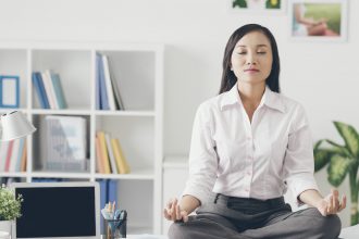 Gerakan Yoga di Kantor