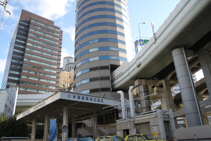 Jalan Tol Menembus Lantai Gedung Perkantoran