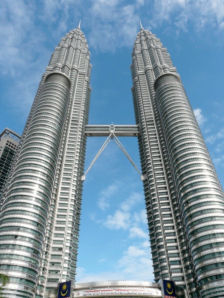 Bangunan Tertinggi dengan Alat Damper