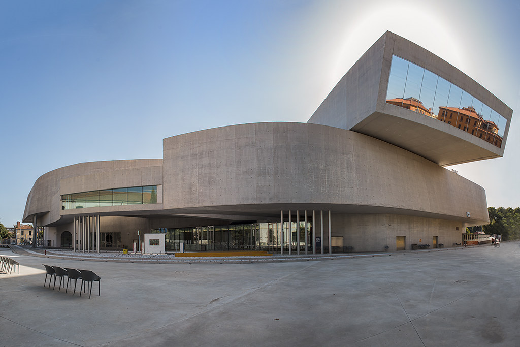 Arsitek Zaha Hadid
