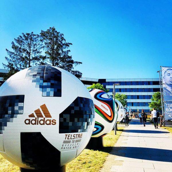 Desain Kantor Adidas