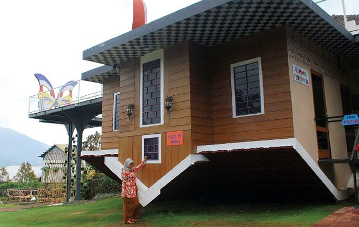 Rumah Terbalik di Dunia