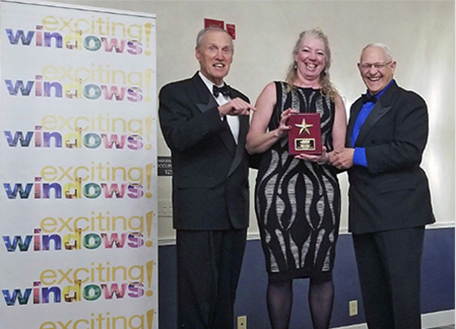 Sensational SEAMS - Wilma Kulyk Receiving 2018 International Business Owner of the Year Winner Award
