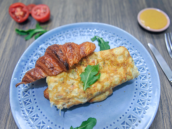 Masala Omelette Croissant