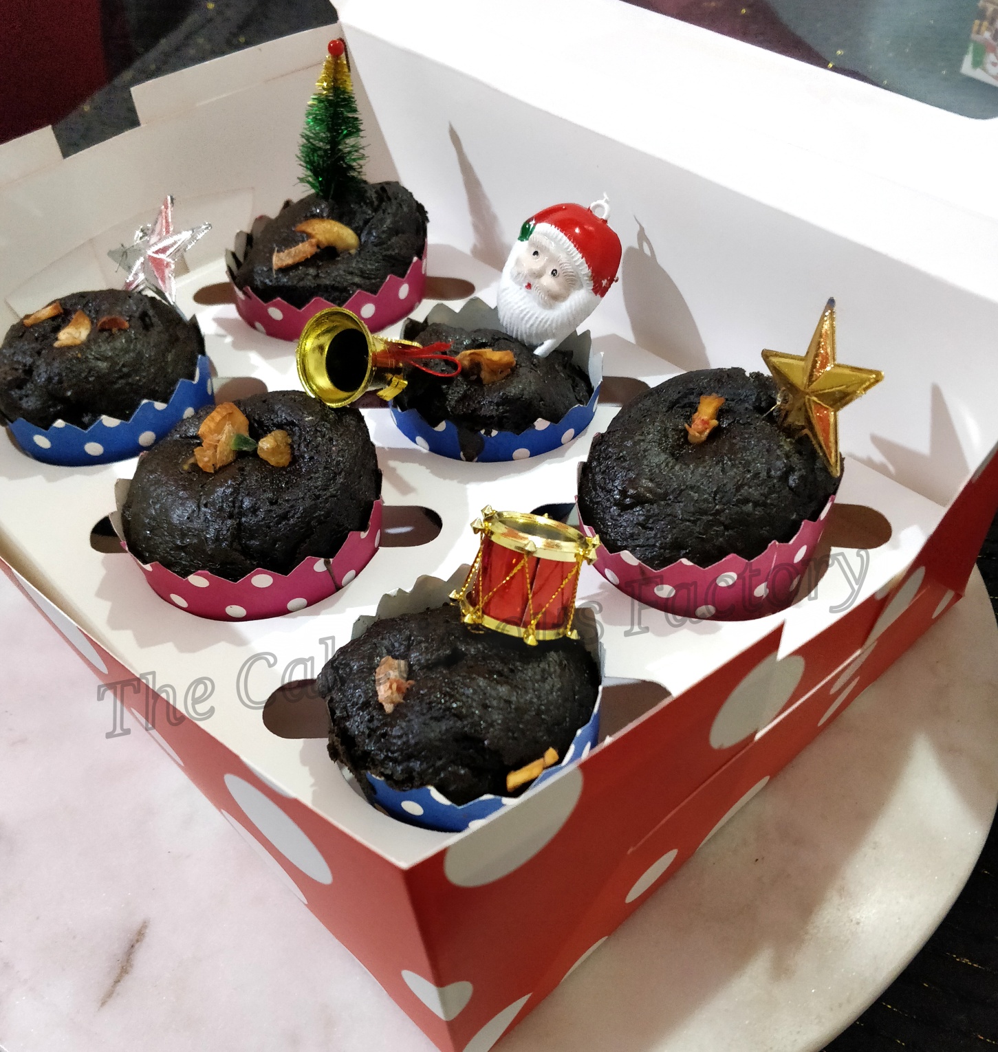 Gift Box of 6 Plum Cake Muffins