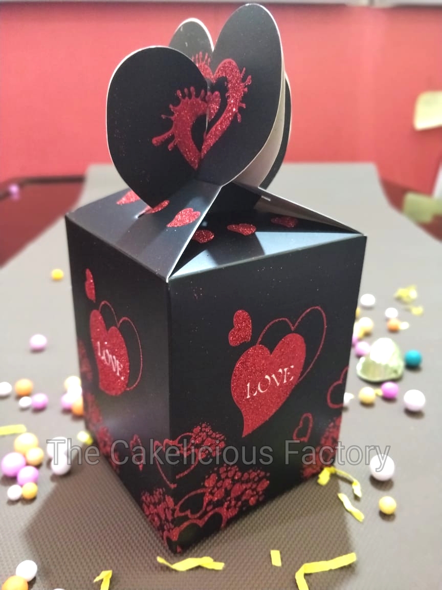 Love Theme Gift pack of 15 Chocolates CHLT01