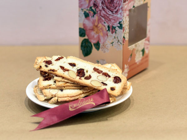 Gift Box of 15 almond & cranberry biscottis