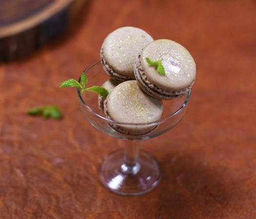 Crunchy Milk Chocolate Macaron