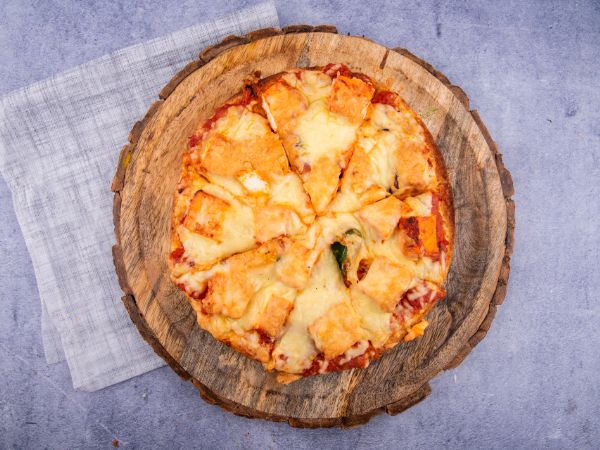 Tandoori Paneer Tikka Pizza