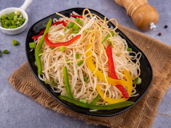 Veg Hakka Noodle