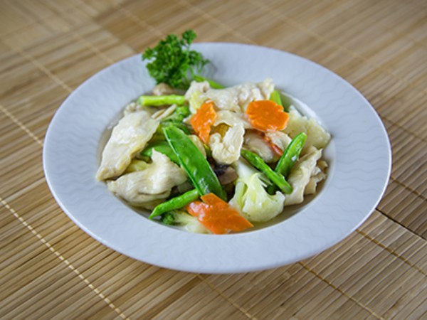 Steamed Chicken with Vegetables in a Mild Ginger Sauce