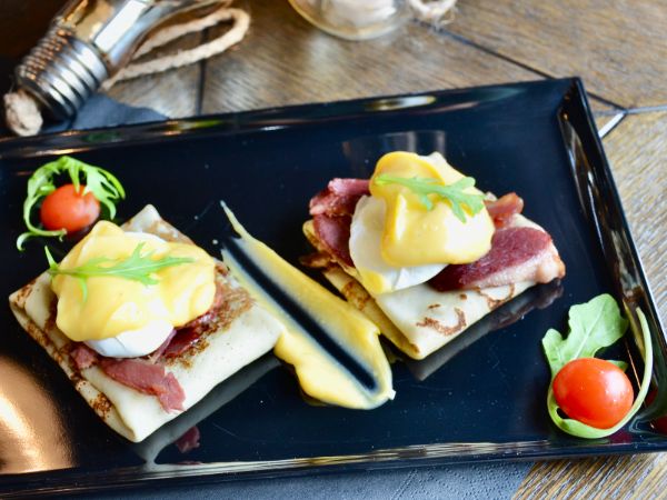 Eggs Benedict with Smoked Bacon