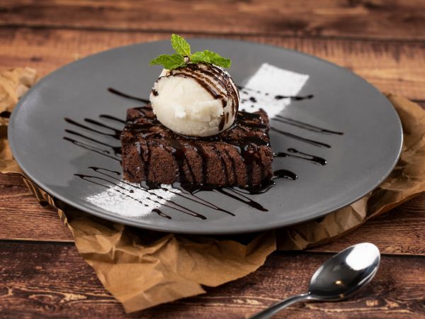 Chocolate Brownie With Vanilla Ice cream