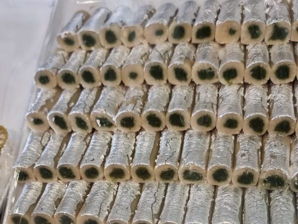 Kaju pista roll