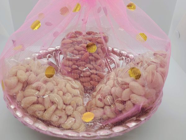 Simple baskets with dry fruits