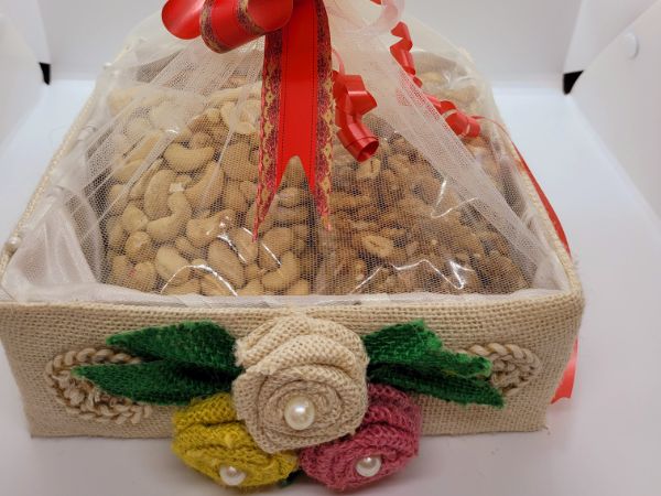 Fancy Baskets with dry fruits