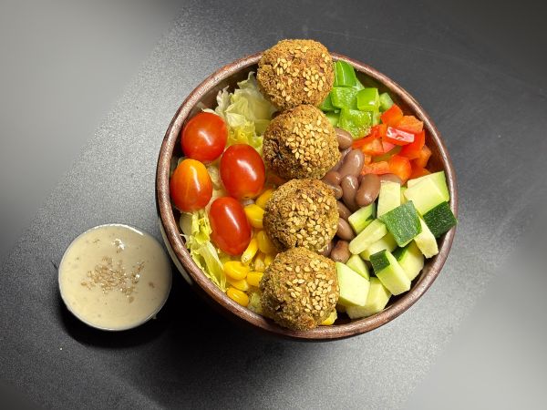 Crunchy Falafel & Sweet Corn Salad (Medium)