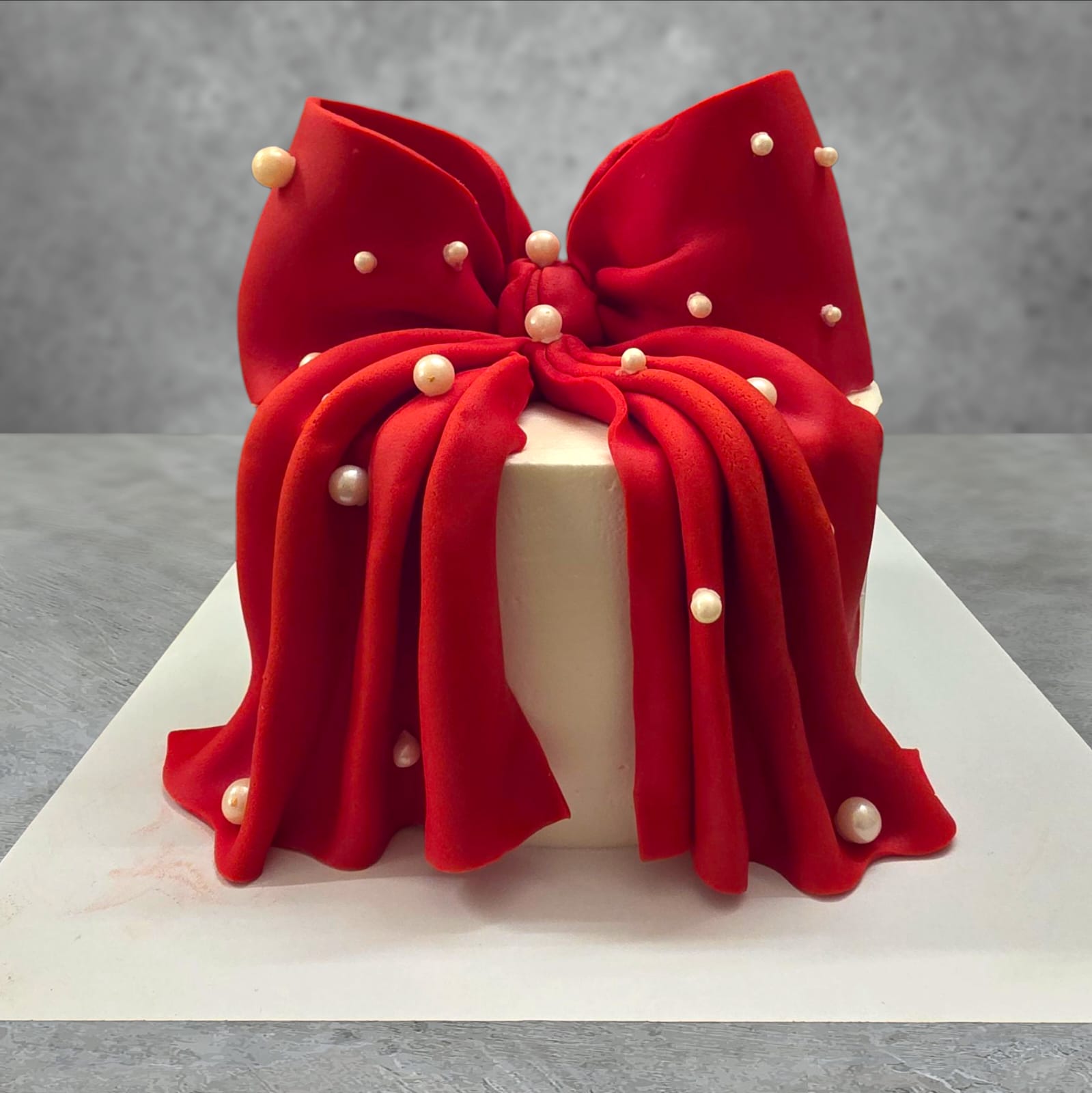 Trending Bow Cake