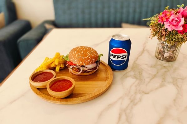 Aloo Tikki Vibe In Bun