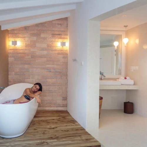 Deluxe Beach Villa with Jetted Tub