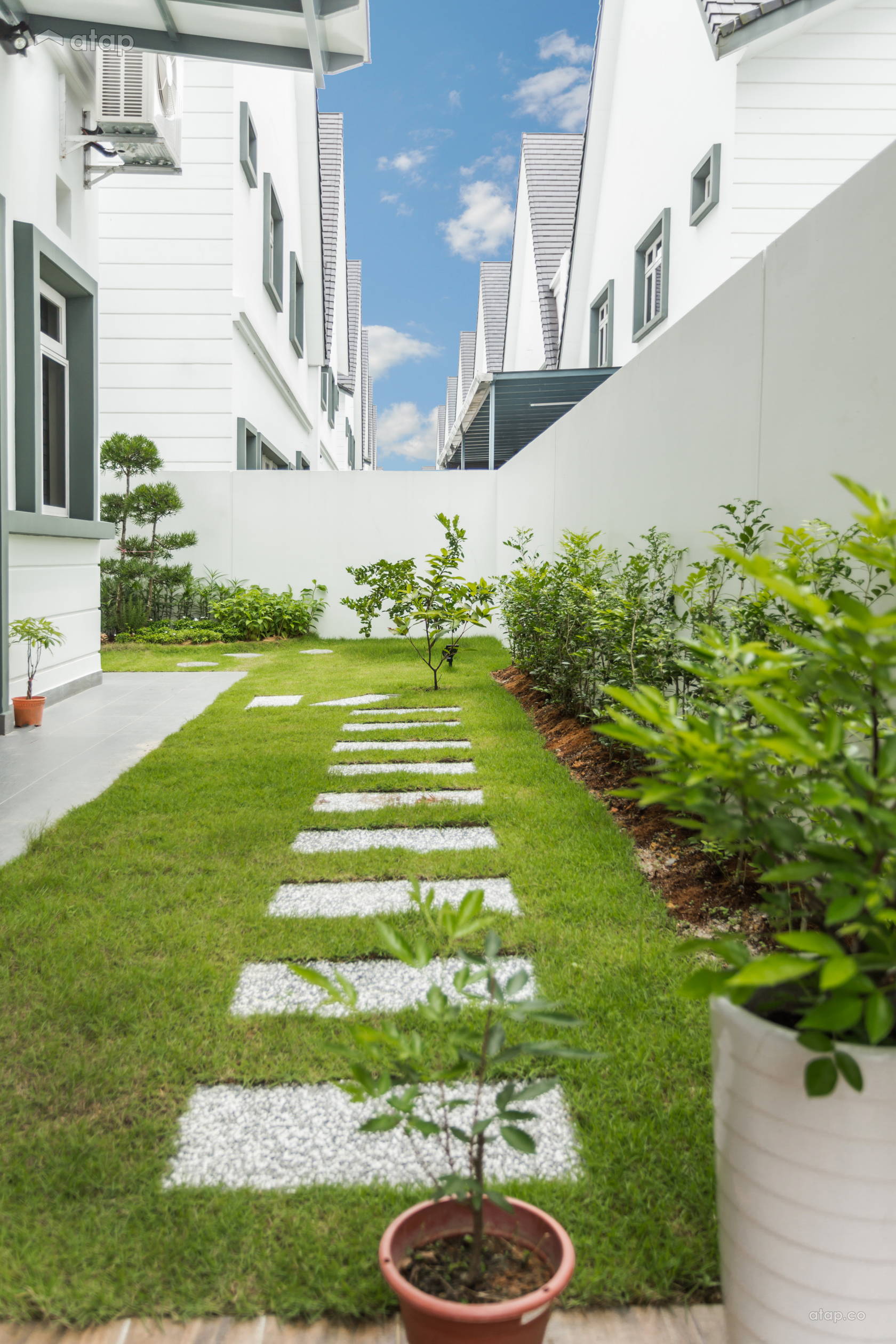 Contemporary Modern Garden semidetached design ideas & photos Malaysia