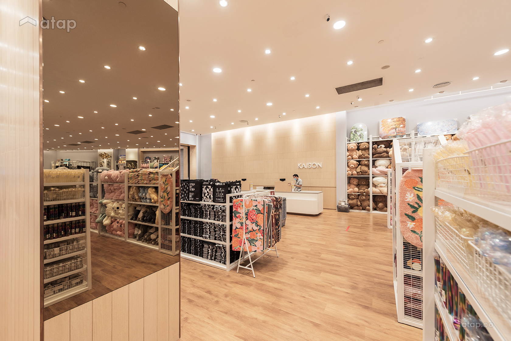 Scandi Retail Minimalistic Scandinavian Retail shopping mall design ideas & photos ...