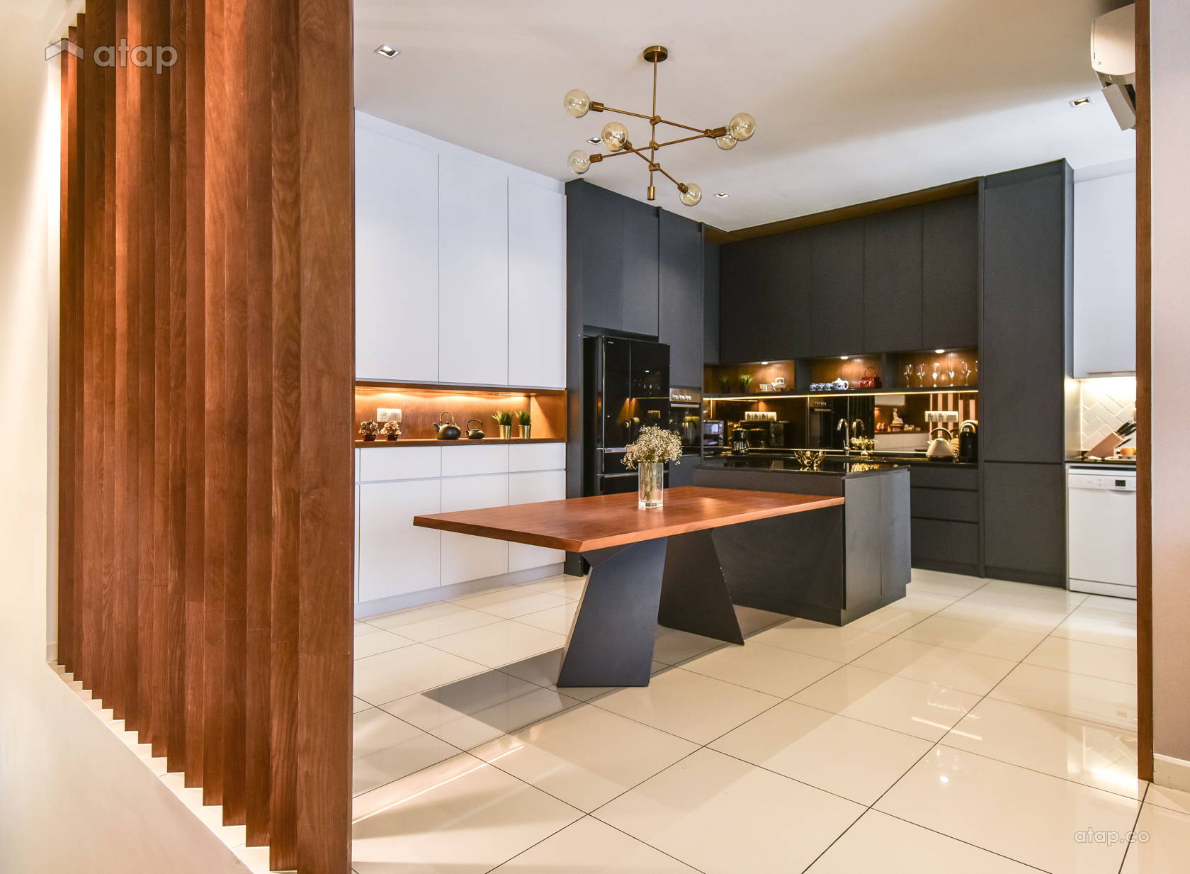 Contemporary Modern Dining Room townhouse design ideas & photos