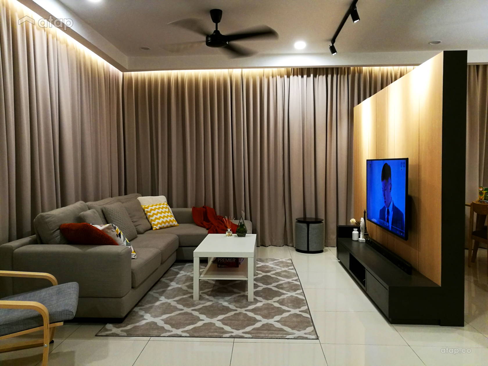 Contemporary Minimalistic Living Room semi-detached design ideas