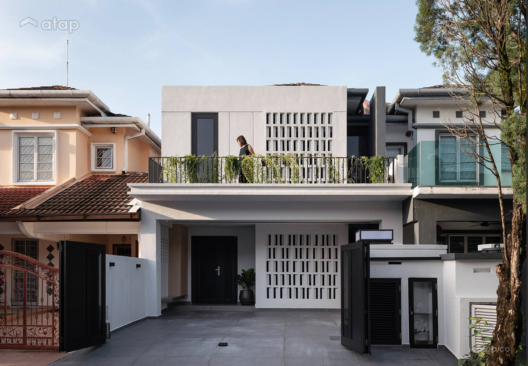 Contemporary Modern Balcony Exterior @ Soo's 78