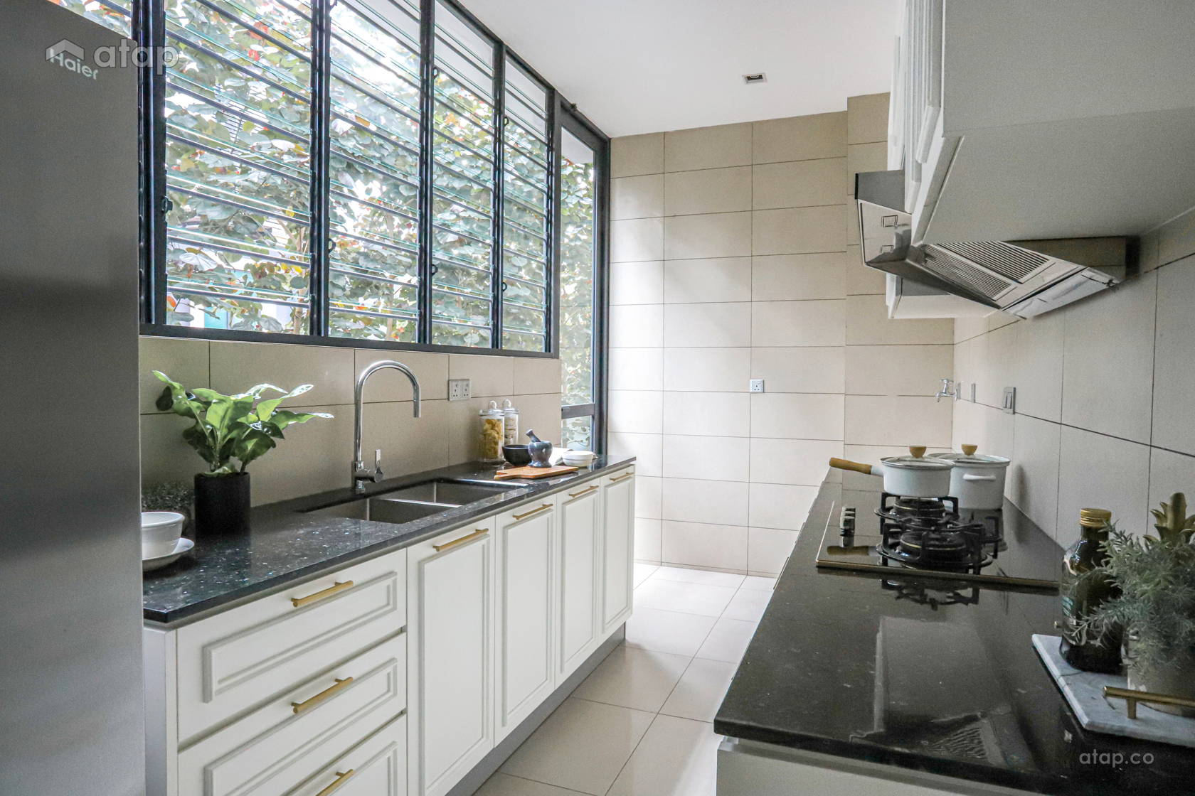 Classic Contemporary Kitchen bungalow design ideas & photos Malaysia