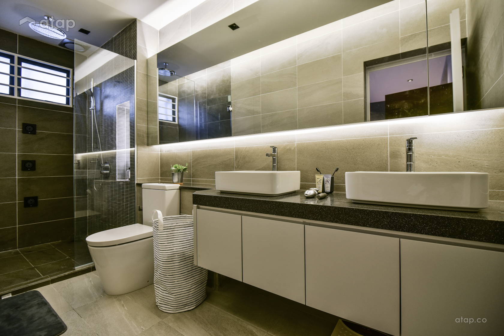 Contemporary Modern Bathroom @ Damai Perdana