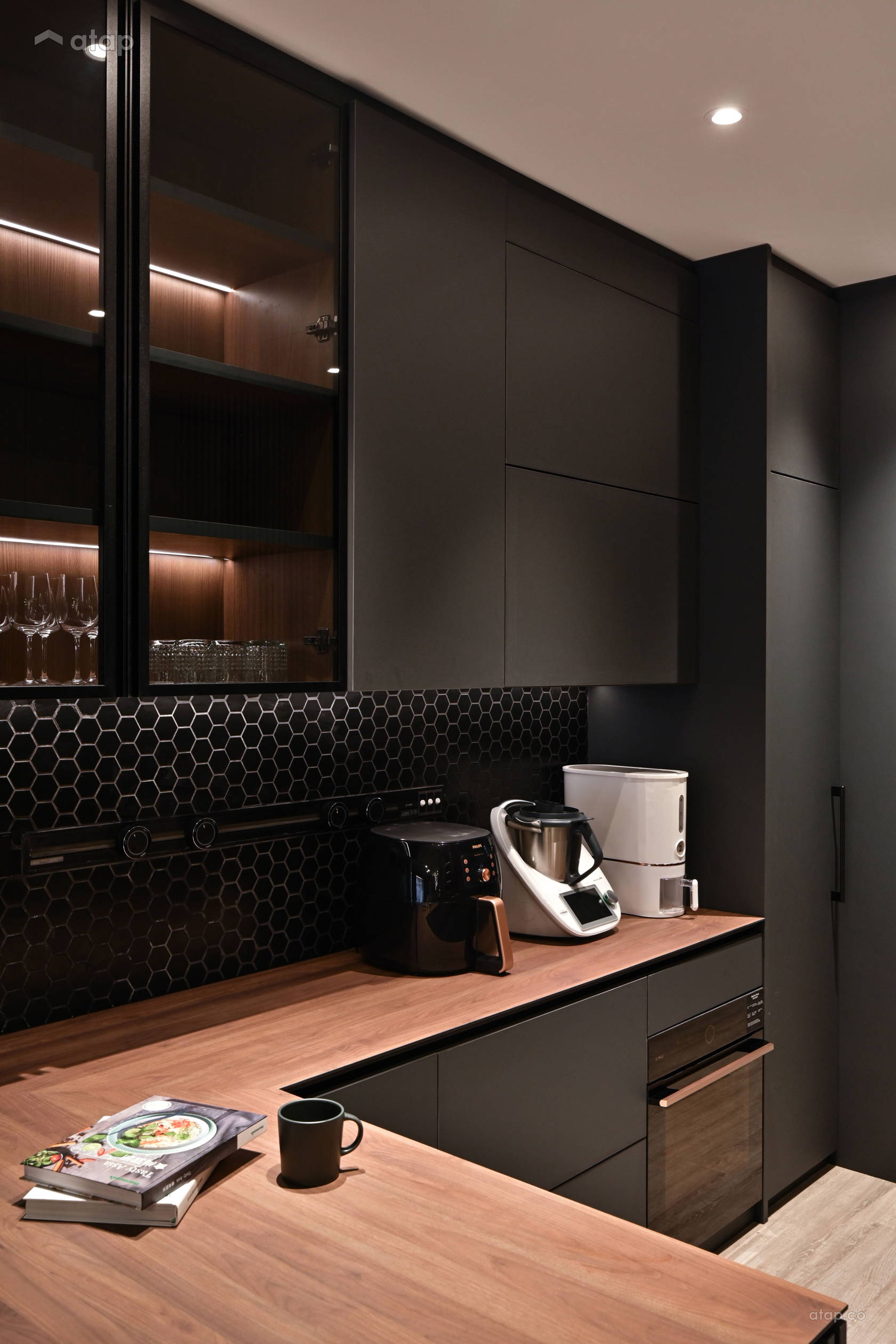 Stunning Industrial Modern Kitchen Colors image