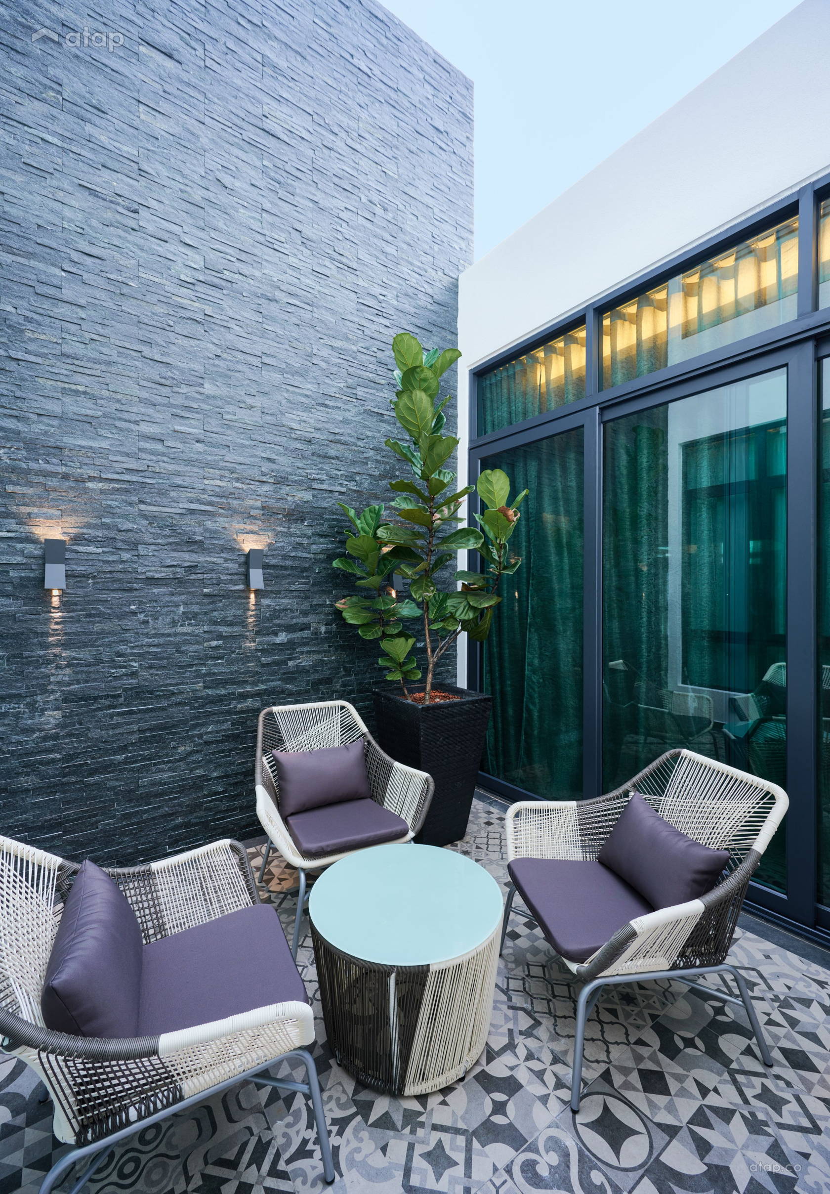 Classic Modern Balcony Garden bungalow design ideas & photos Malaysia ...