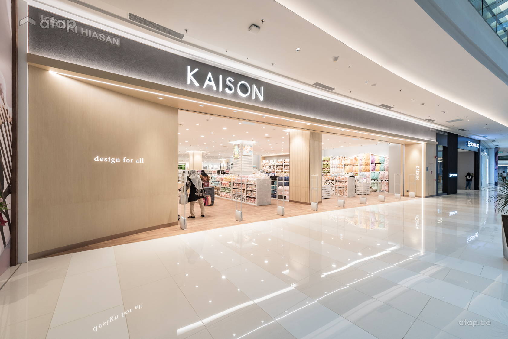 Scandi Retail Minimalistic Scandinavian Retail shopping mall design ideas & photos ...