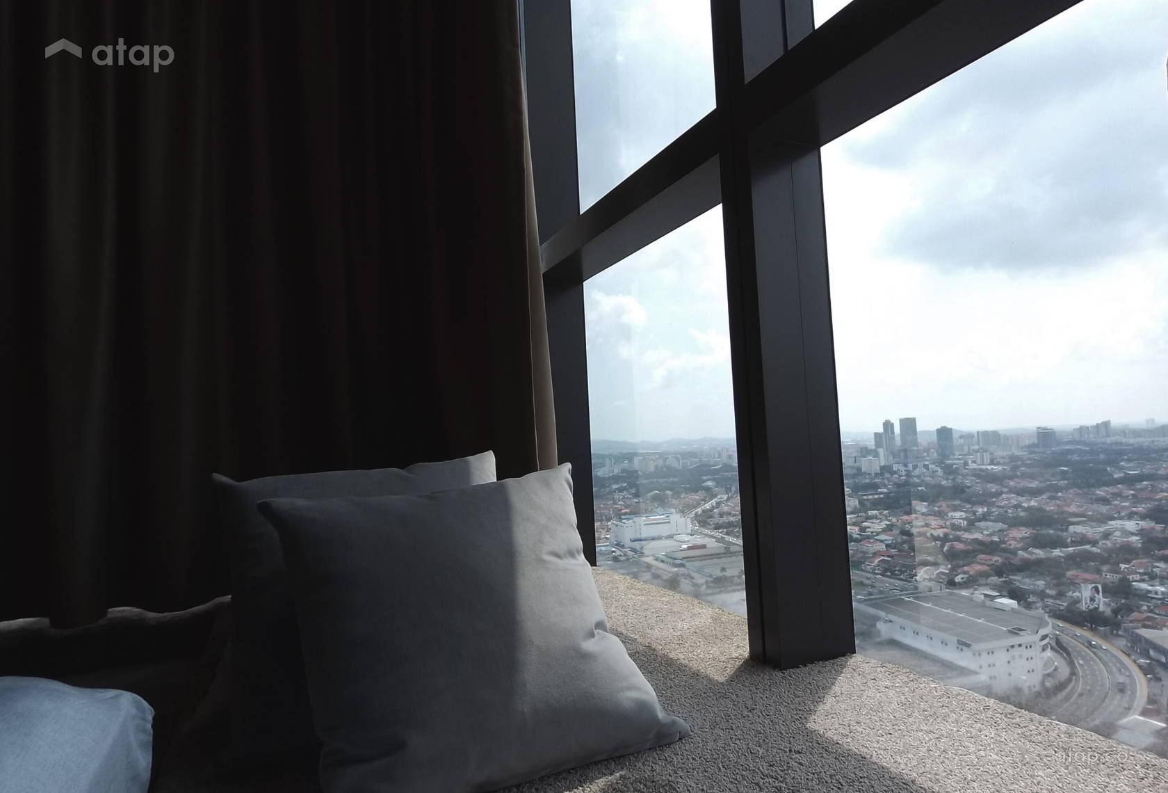 Modern Bedroom condominium design ideas & photos Malaysia | Atap.co
