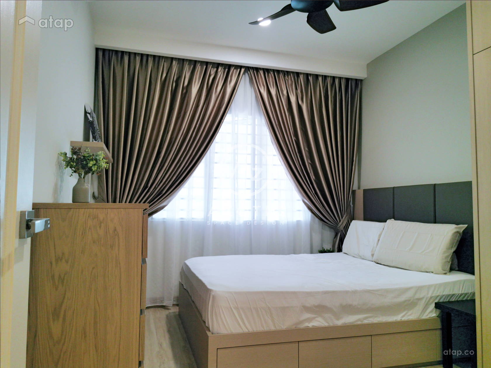 Contemporary Minimalistic Bedroom terrace design ideas & photos