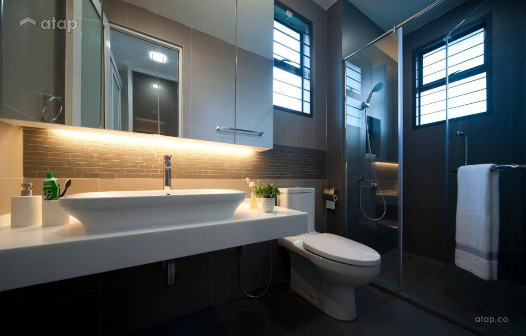 Contemporary Modern Bathroom semi-detached design ideas & photos ...